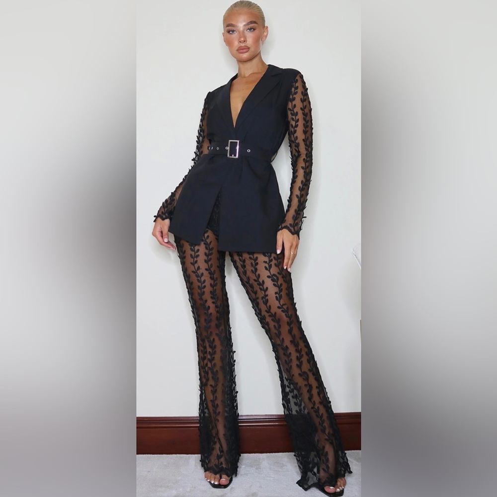 NWT: PrettyLittle Thing Woven Lace Blazer & Pants set. Both pieces are size 6.